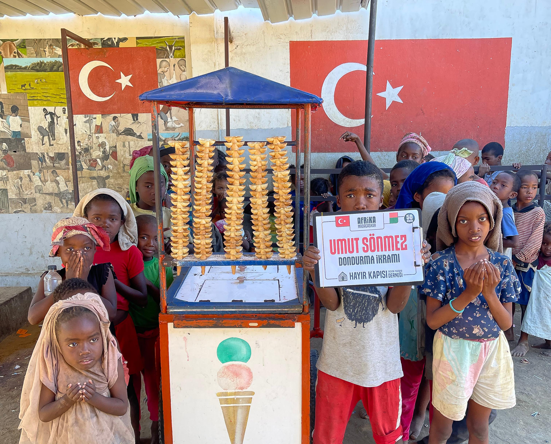 Dondurma İkramı Hayır Kapısı